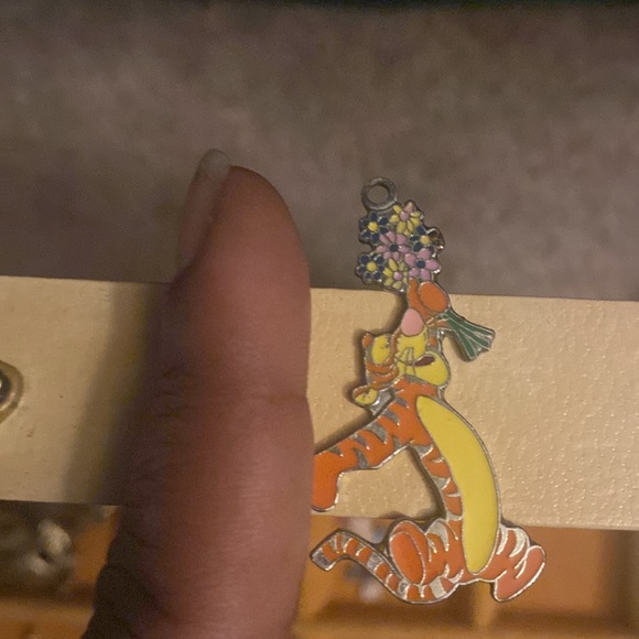 Tigger (Disney Winnie the Pooh) Pendant - Picture 4 of 4